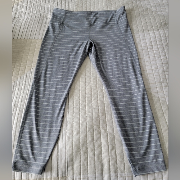 EUC! Athleta Salutation Leggings - XL - Picture 4 of 9